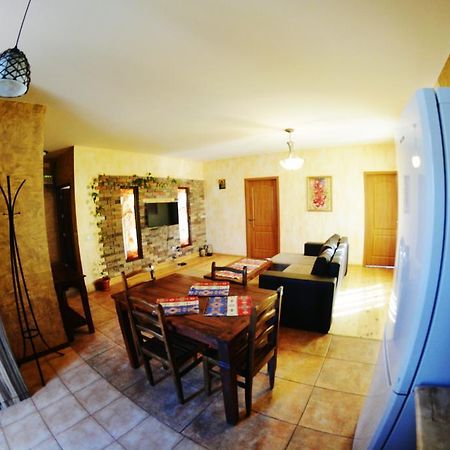 Family Mini-Hotel Martirosyan'S And Tours Erevan Exterior foto