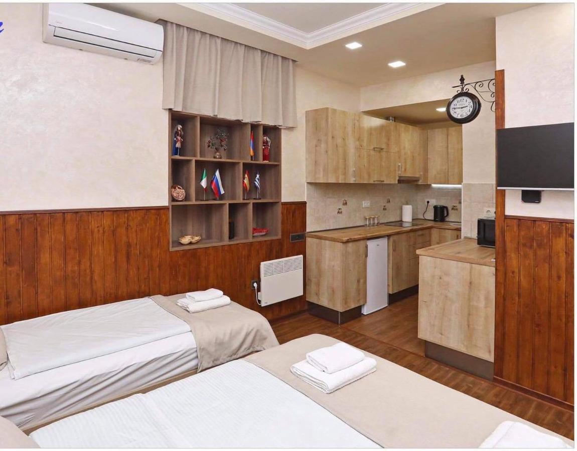 Family Mini-Hotel Martirosyan'S And Tours Erevan Exterior foto