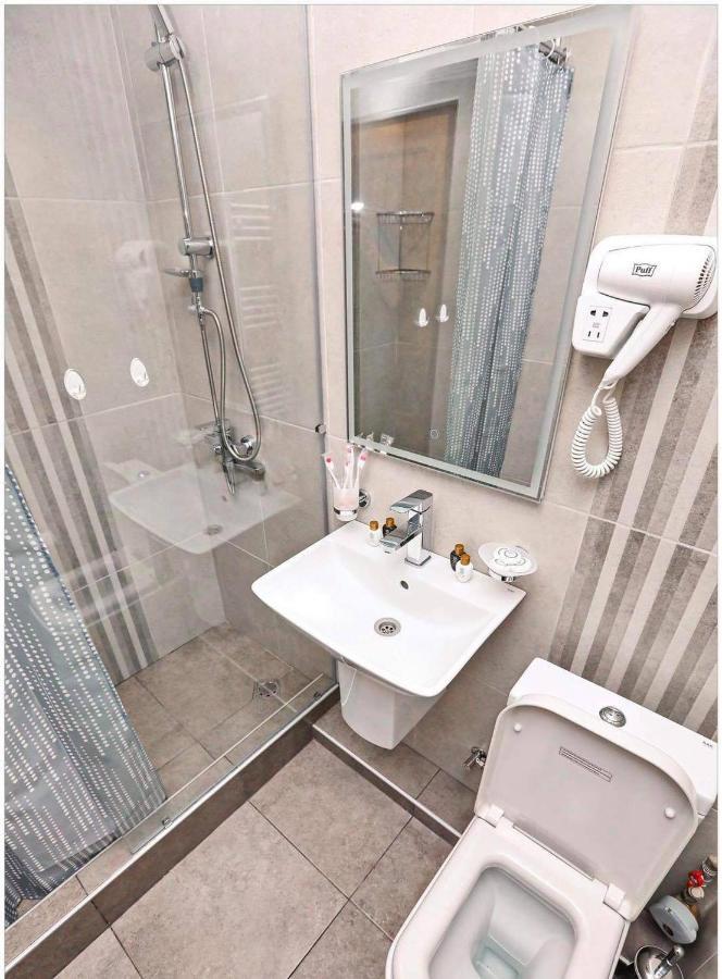 Family Mini-Hotel Martirosyan'S And Tours Erevan Exterior foto