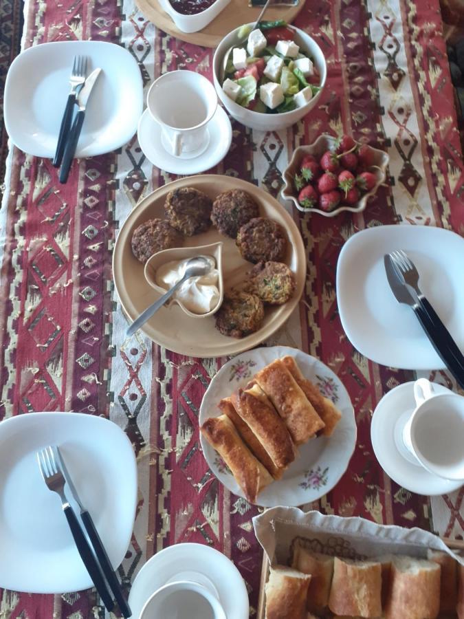 Family Mini-Hotel Martirosyan'S And Tours Erevan Exterior foto