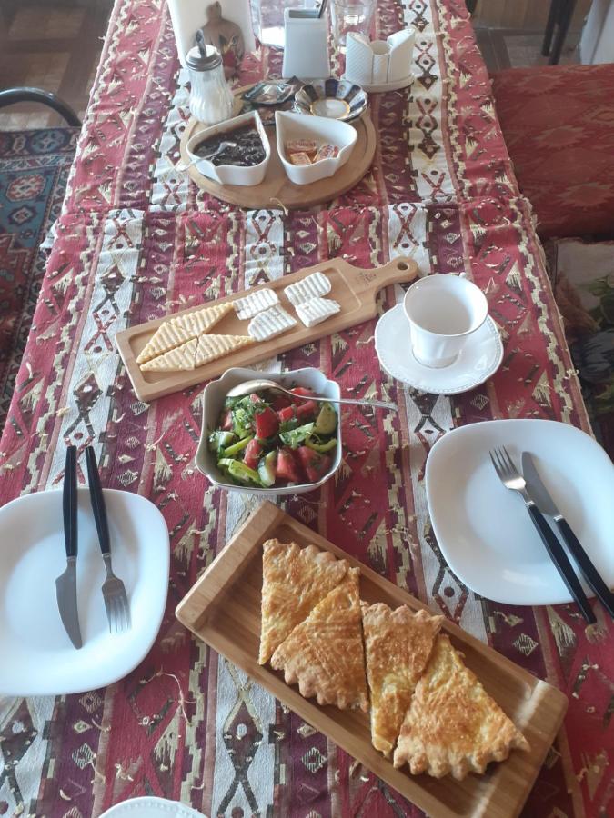 Family Mini-Hotel Martirosyan'S And Tours Erevan Exterior foto