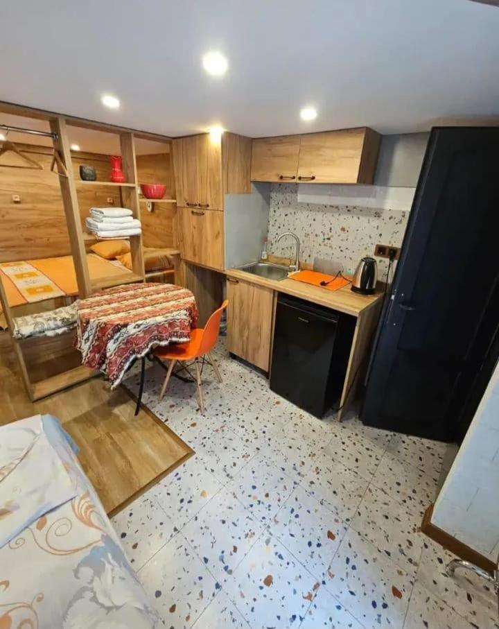 Family Mini-Hotel Martirosyan'S And Tours Erevan Exterior foto