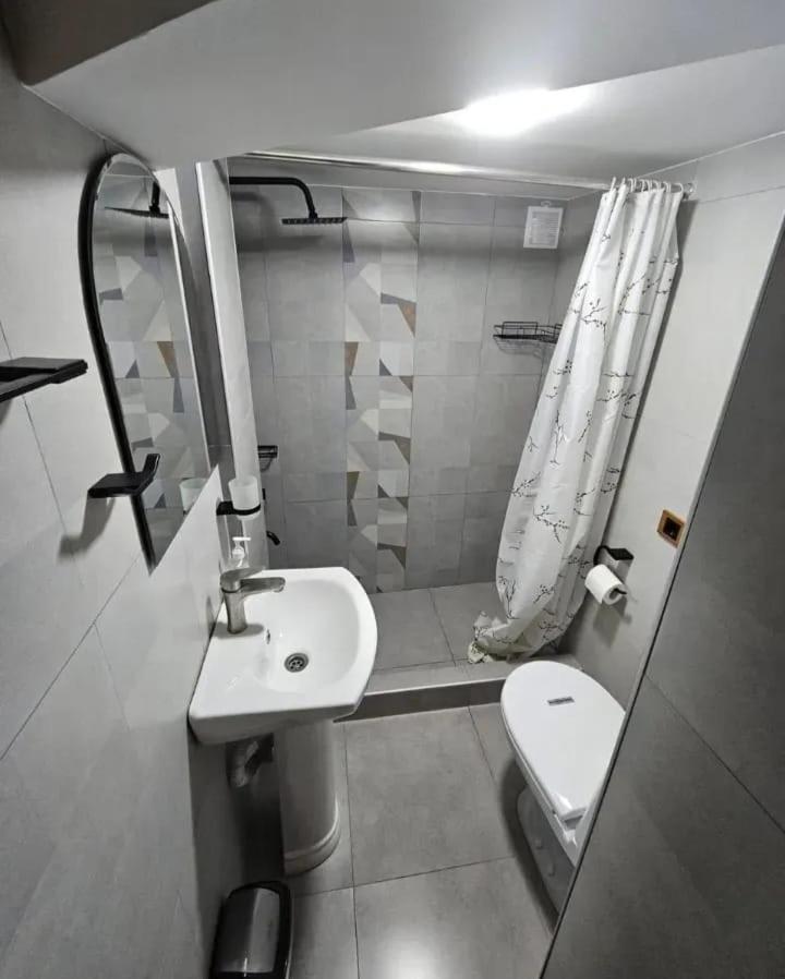Family Mini-Hotel Martirosyan'S And Tours Erevan Exterior foto