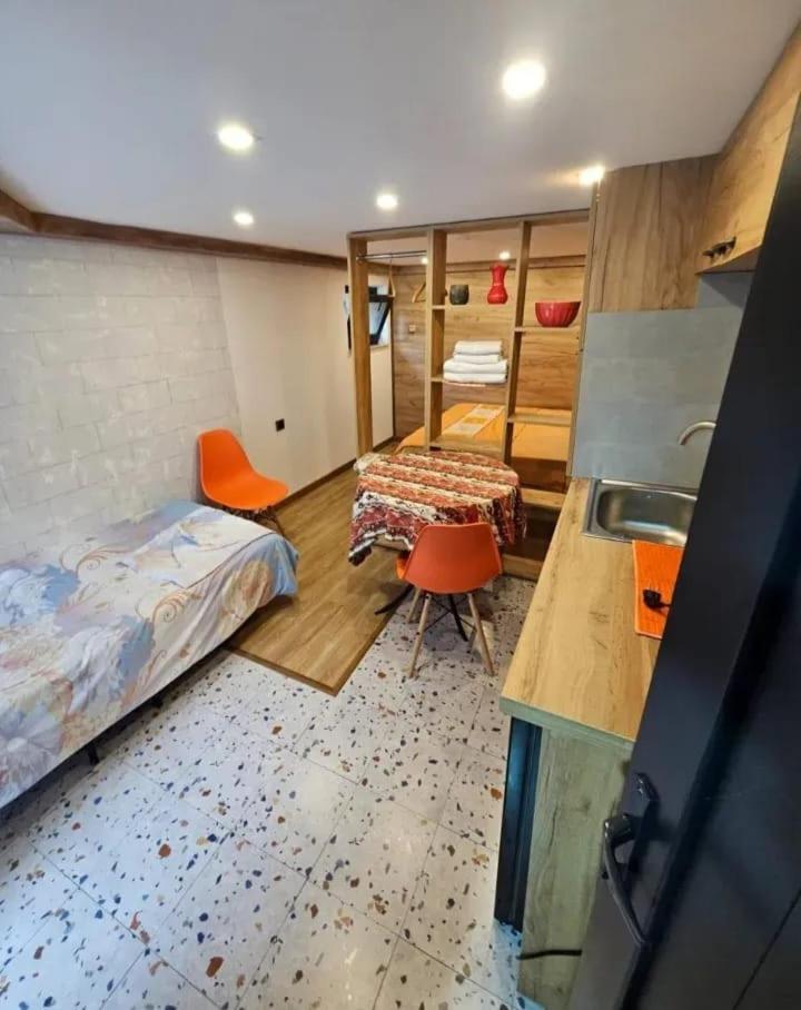 Family Mini-Hotel Martirosyan'S And Tours Erevan Exterior foto