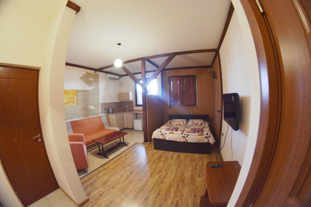 Family Mini-Hotel Martirosyan'S And Tours Erevan Cameră foto