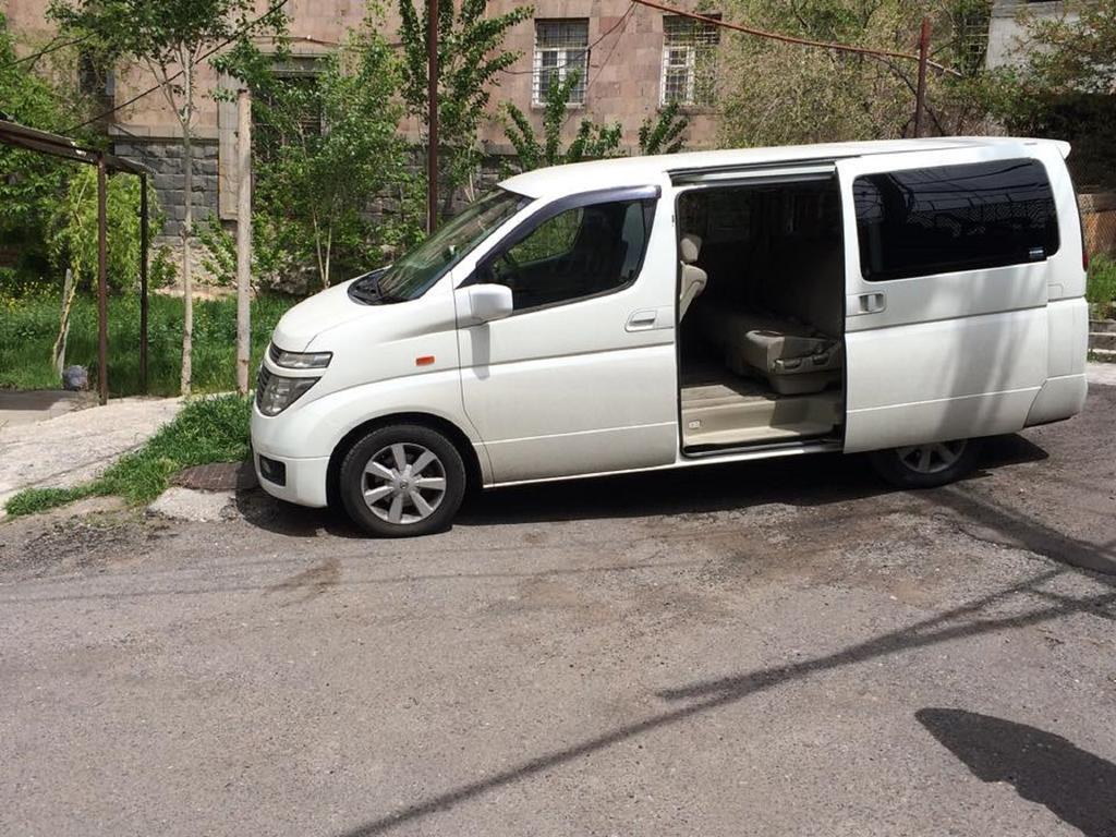 Family Mini-Hotel Martirosyan'S And Tours Erevan Exterior foto