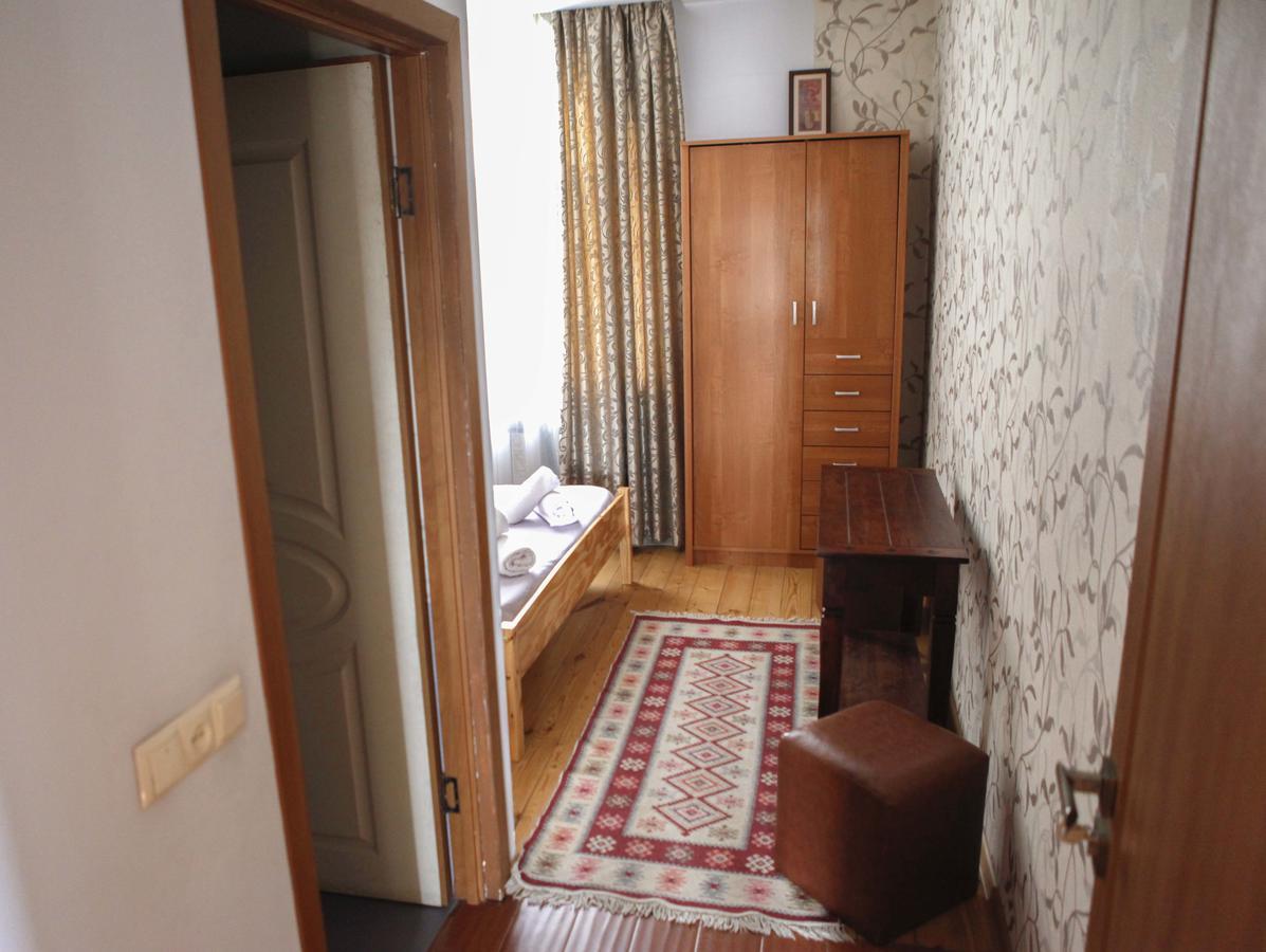 Family Mini-Hotel Martirosyan'S And Tours Erevan Exterior foto