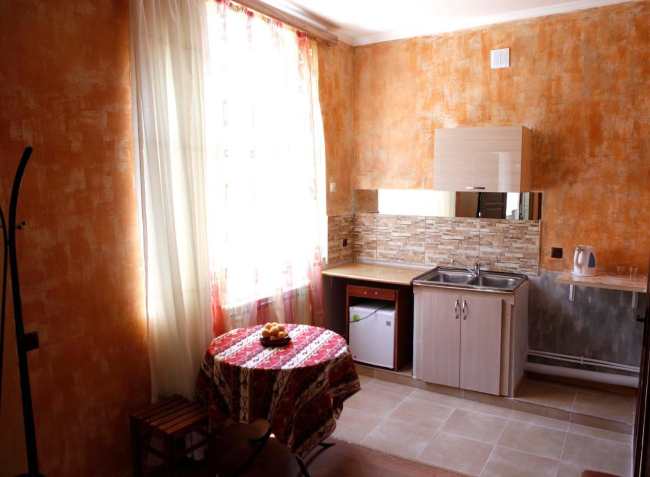 Family Mini-Hotel Martirosyan'S And Tours Erevan Exterior foto