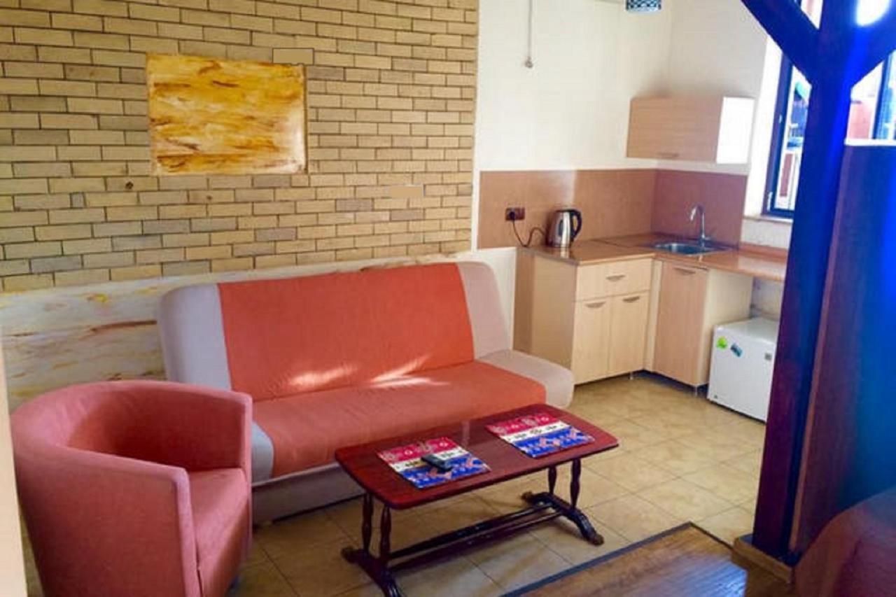 Family Mini-Hotel Martirosyan'S And Tours Erevan Cameră foto